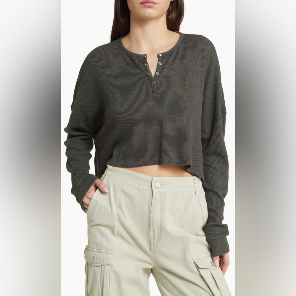 PacSun Waffle Knit Henley Crop Long Sleeve Top in Charcoal Gray